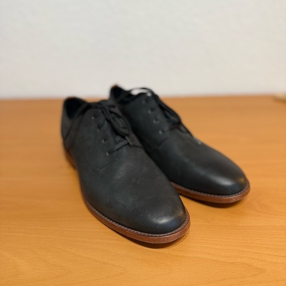 Cole Haan Black Leather Oxford Shoes with Lace-Up Design - Picture 1 of 7
